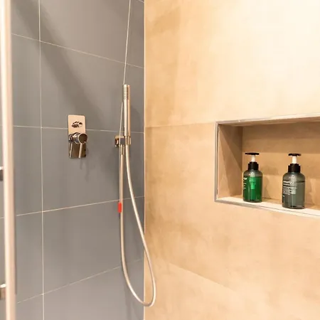 Antares And Affittacamere